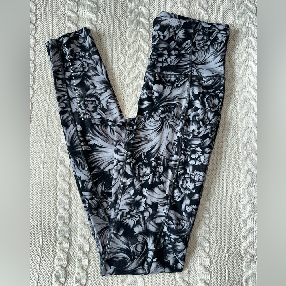 Lululemon Fast & Free Full Length Tight 28" Night Garden Ice Grey Black Size 2